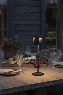 KONSTSMIDE Nice Akku Tischleuchte IP54 Schwarz Dimmbar 2700/3000K -Beleuchtung Rabatte 7818 750.s.1.0