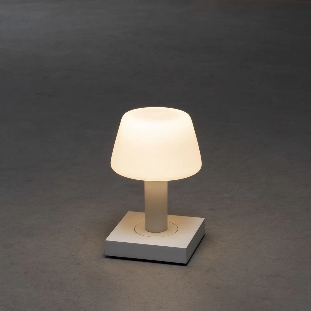 KONSTSMIDE Monaco Akku Tischleuchte IP54 Weiss Dimmbar 2700/3000K 3 KONSTSMIDE Monaco Akku Tischleuchte IP54 Weiss Dimmbar 2700/3000K – Bild 3