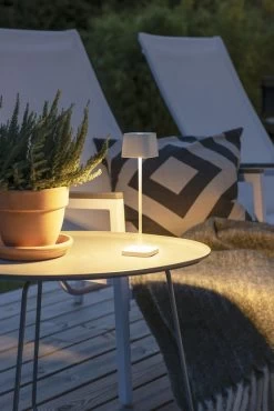 KONSTSMIDE Capri Mini LED USB Akku Tischleuchte Weiss Dimmbar 2200/3000K -Beleuchtung Rabatte 7829 250.s.1.0