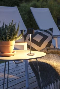 KONSTSMIDE Capri Mini LED USB Akku Tischleuchte Schwarz Dimmbar 2200/3000K -Beleuchtung Rabatte 7829 750.s.1.0