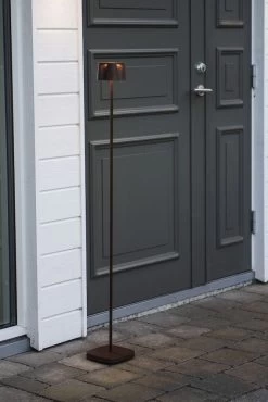 KONSTSMIDE Nice Akku Stehleuchte IP54 Rostfarben Dimmbar 2700/3000K -Beleuchtung Rabatte 7831 970.s.2.0