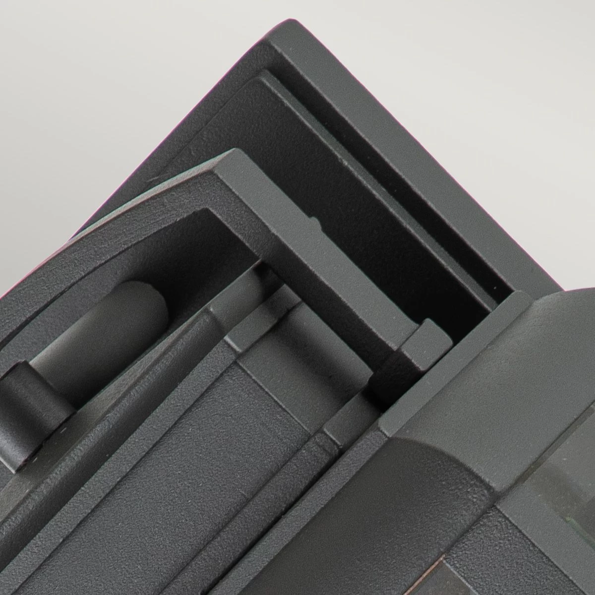 Elstead Byron Außenwandleuchte Graphit Mit Zinnreflektor E27 IP44 165x152x305mm Dimmbar 4 Elstead Byron Außenwandleuchte Graphit Mit Zinnreflektor E27 IP44 165x152x305mm Dimmbar – Bild 4