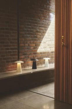 Nordlux Mobile Tischlampe Ara To Go 2 Schwarz IP54 240lm Mit Akku -Beleuchtung Rabatte m ara 2318245003 2