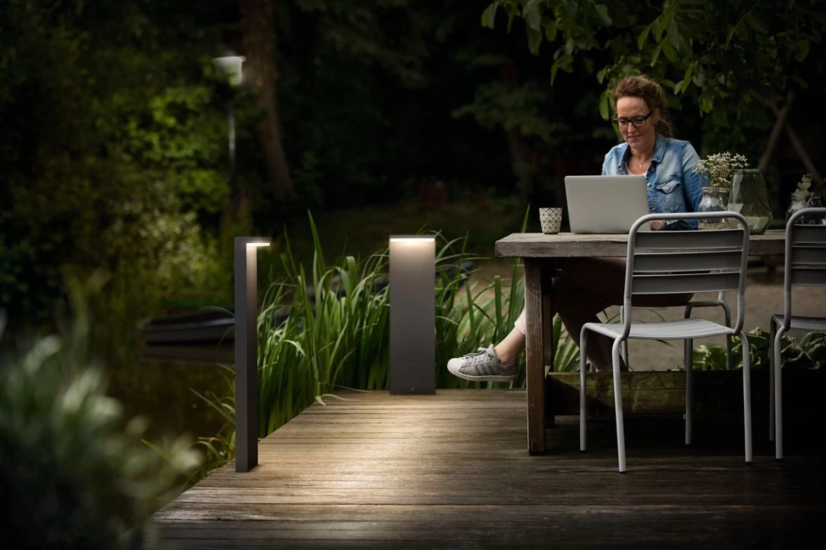 Philips MyGarden Bustan LED Wegeleuchte Anthrazit 1000lm IP44 77x22x9cm 4 Philips MyGarden Bustan LED Wegeleuchte Anthrazit 1000lm IP44 77x22x9cm – Bild 4