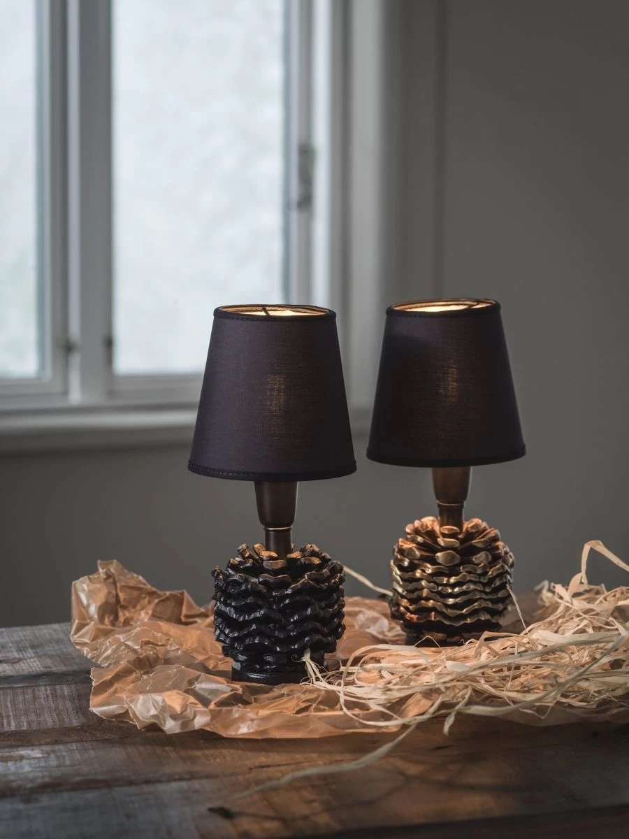 Tischlampe Im Tannenzapfen Look Aus Metall Antik Messing PR Home Kotten E14 Ohne Schirm 2 Tischlampe Im Tannenzapfen Look Aus Metall Antik Messing PR Home Kotten E14 Ohne Schirm – Bild 2